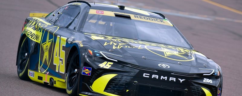 Tyler Reddick keeps title hopes alive with late surge at Phoenix