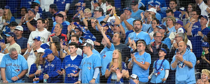 Hard-fought ALCS sparks generosity from Blue Jays, Mariners fans