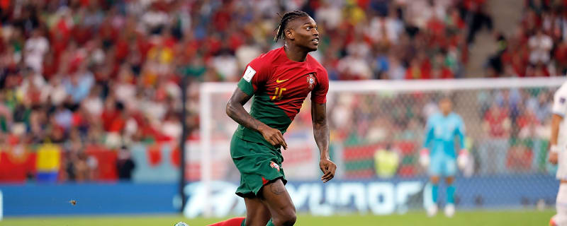 Sources: Man United ready to offer player plus €50 million cash in swap deal for wing wizard