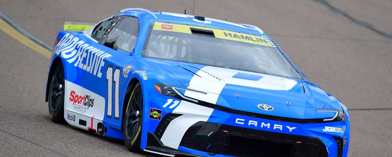 Denny Hamlin unable to capitalize on Kyle Larson's poor day at Phoenix