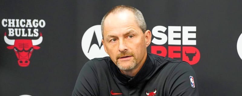 Bulls hire Arturas Karnisovas replacement