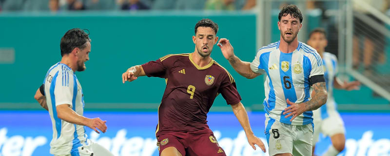 Bournemouth defender contacted by Manchester United over free transfer move