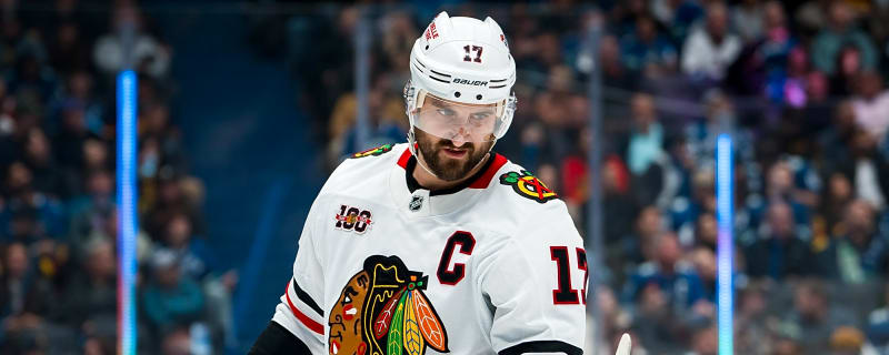 Blackhawks' Nick Foligno to miss four weeks with hand injury