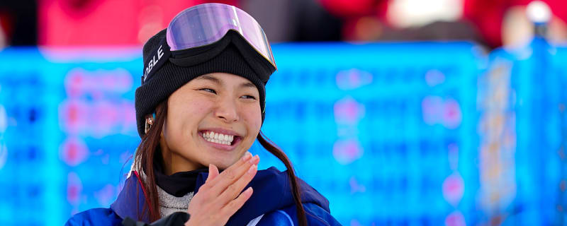 Olympic snowboarder Chloe Kim rocks the halfpipe with Browns DE Myles Garrett watching 