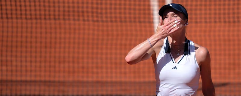 Elina Svitolina Survives Against Anna Bondár To Advance Into Next Round Of French Open