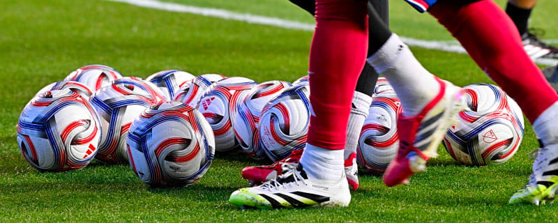 Manchester United set to receive €80m