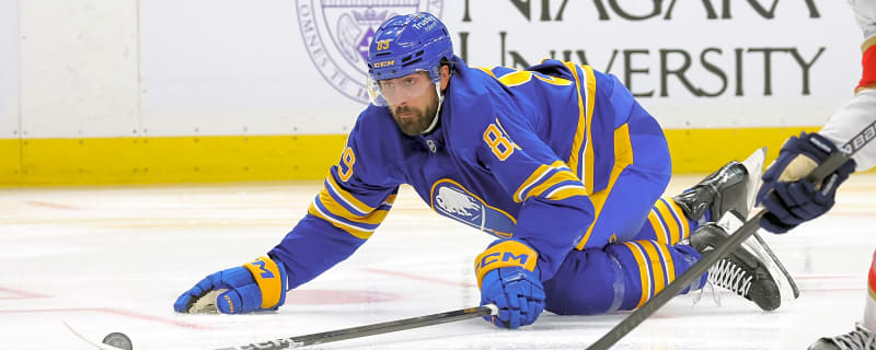 Big-Name Winger Presses Pause on Contract Talks, Rumors Swirl Around Oilers