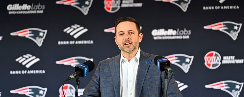 Patriots linked to 2 star players after GM talks potential trade