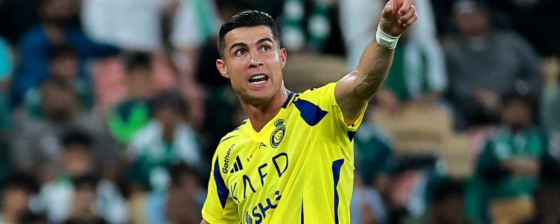 Cristiano Ronaldo makes move for Manchester United midfielder