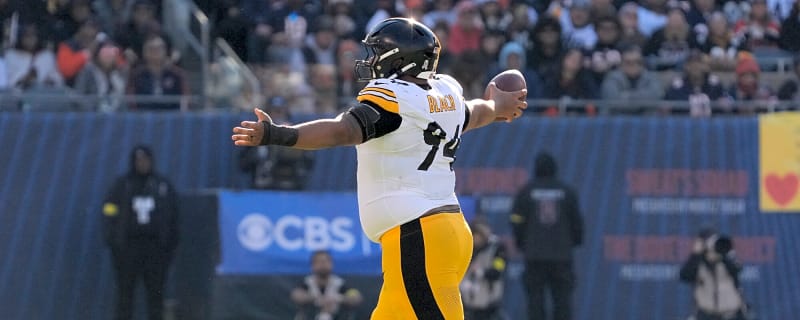Steelers’ Yahya Black flips the bird during win over Lions