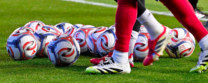 Arsenal icon wants Raya to be contending for Player of the Season