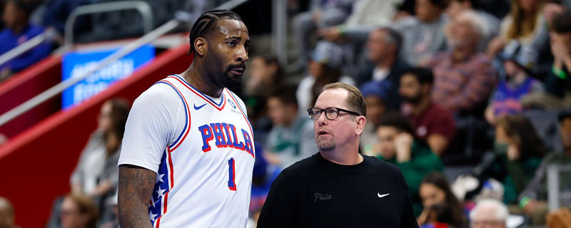 Andre Drummond squares up to fight Wendell Carter Jr. during game