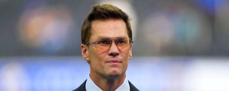 Despite Following the Patriots, Tom Brady Continues to Unfollow Mike Vrabel and Robert Kraft on IG