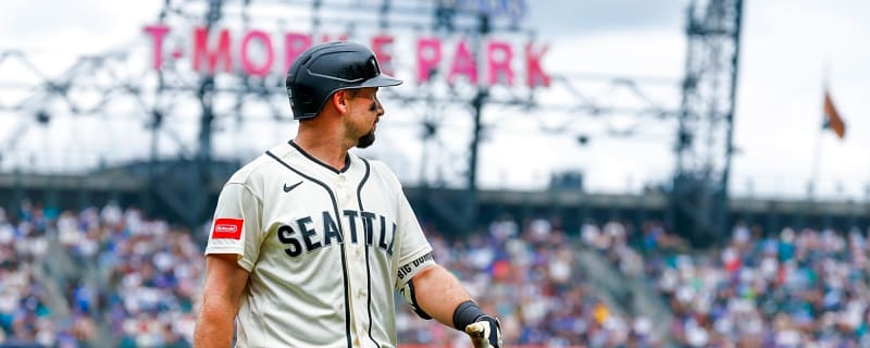 Mariners put up a hilarious video board message after Cal Raleigh’s 3-home run night
