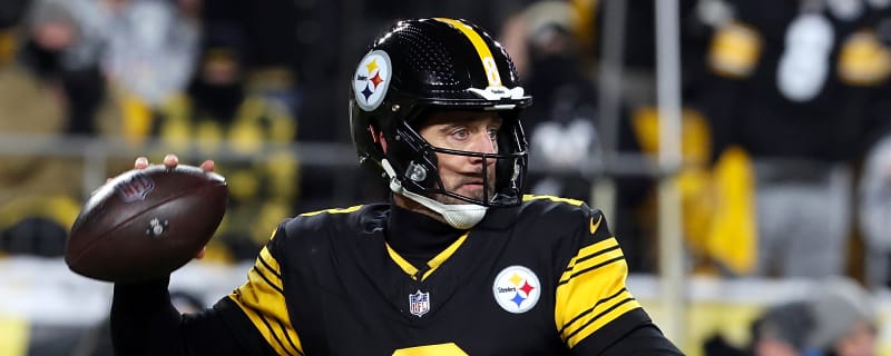 Aaron Rodgers caught on hot mic roasting Dolphins player for talking trash down 21-3