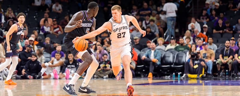 Cavaliers To Sign Riley Minix To Two-Way Deal