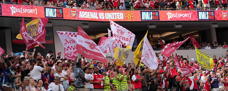 Watch: Arsenal players join fans outside Emirates this morning after partying all night