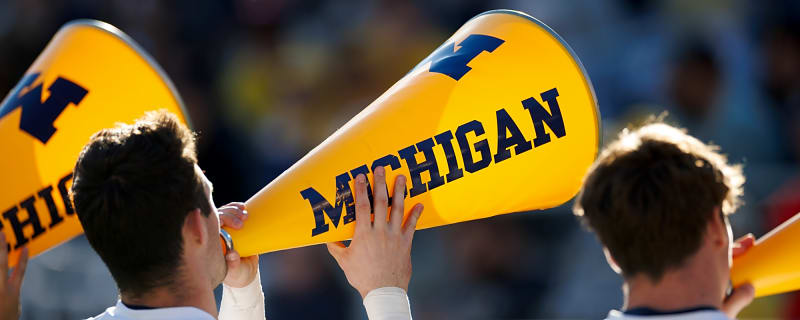 WR Recruit Accidentally Puts On Wrong Hat During Commitment Ceremony