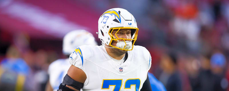Chargers Promote OT Foster Sarell, Sign OT Bobby Hart