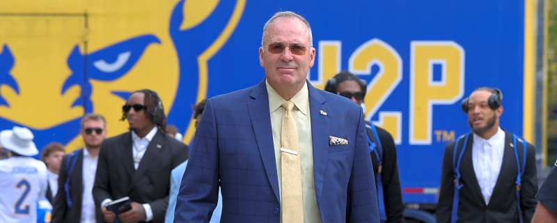 College Football HC Gives Away Free Pizza to Appease Angry Students; Plan Backfires