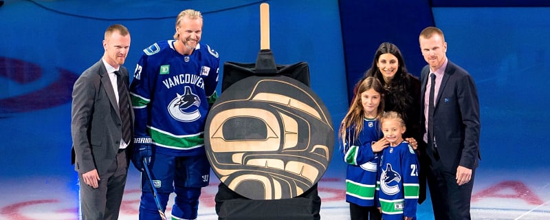 Canucks: A quick reminder on how to tell the Sedin twins apart