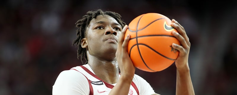 Arkansas forward staying in NBA Draft while others withdraw