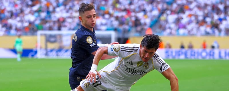Arsenal set to battle Premier League rivals for Juventus star