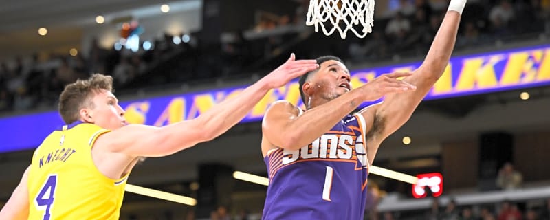 Phoenix Suns SG Devin Booker caught trash talking former teammate DeAndre Ayton