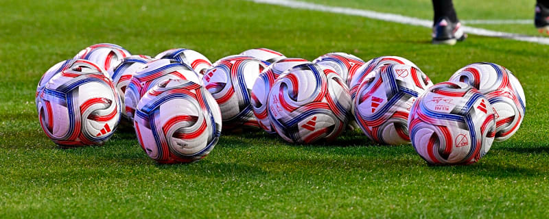 Watch: Liam Rosenior mocked by referee before kick off against Arsenal