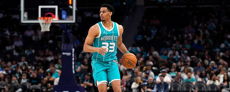 Hornets Re-Sign Jaylen Sims