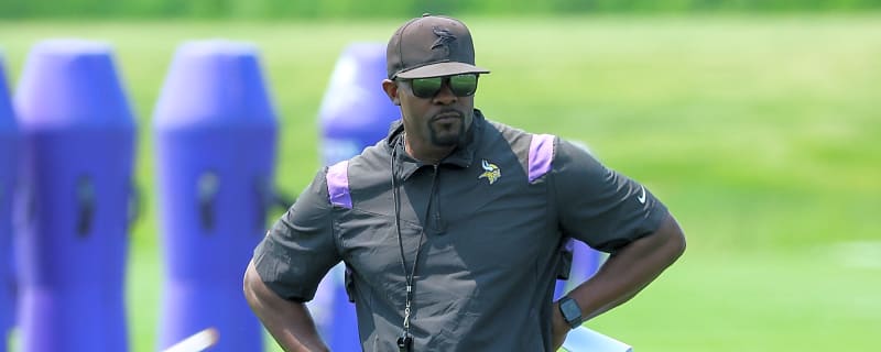 NFC Notes: Brian Flores, Bears, Lions, Vikings