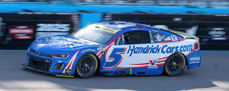 Kyle Larson, Chase Briscoe suffer tire failures in NASCAR title race