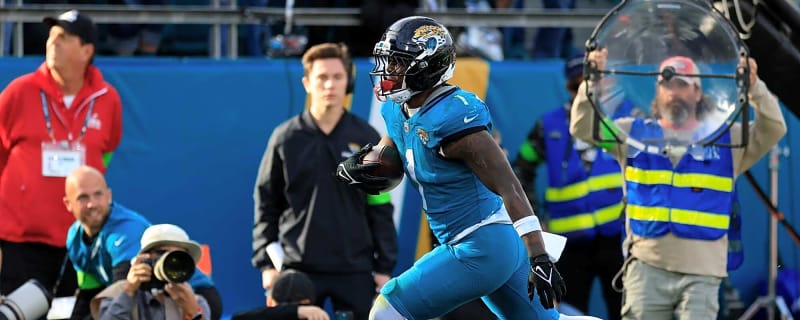 Saints To Sign RB Travis Etienne