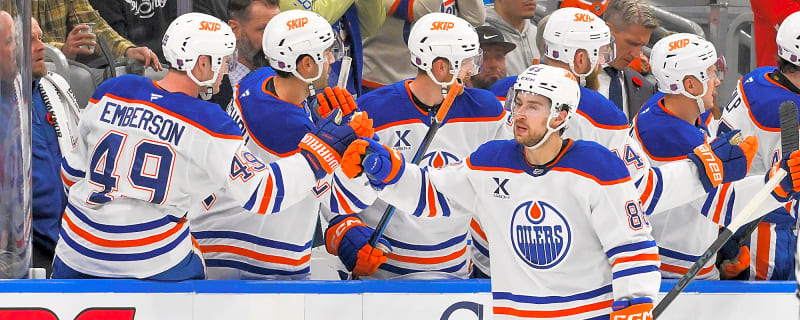 Columnist Calls Out Surprising Oilers Forward For ‘Sucky’ Contract