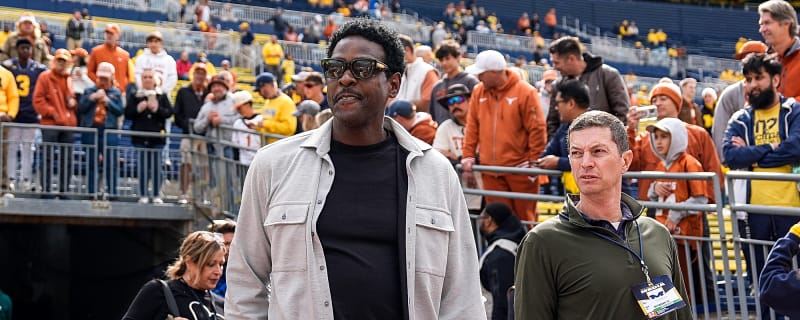 Chris Webber Regrets Leaving Teammate Calbert Cheaney Hanging Against Michael Jordan’s Disrespectful Question