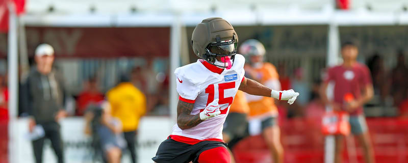 2 Bucs WRs Leave Night Practice Early With Injuries