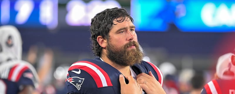 Patriots Super Bowl champion in tears during his emotional retirement speech