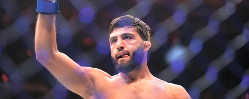 Arman Tsarukyan leaves Chael Sonnen stunned by mauling four-time All-American wrestler in latest side quest