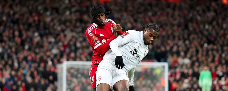 Journalist: One thing Slot did against Barnsley ‘spoke volumes’ about potential Liverpool crisis