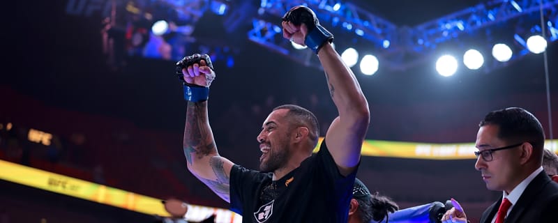 Carlos Ulberg Overcomes Early Injury To Score Stunning Knockout At UFC 327