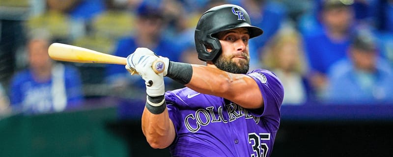 A's agree to minor-league deals with pair of players