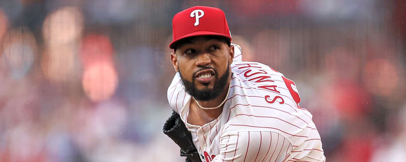 Phillies pitcher's great season continues with complete game