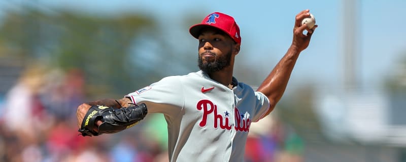 Phillies seemingly avoid major injury scare with lefty