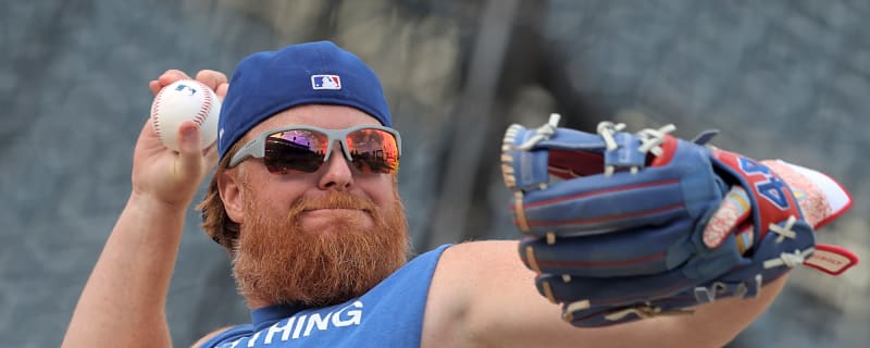 Justin Turner becomes free agent