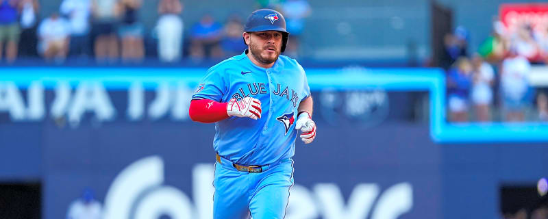 Alejandro Kirk Avoids Home Run Jacket in Another Blue Jays Loss