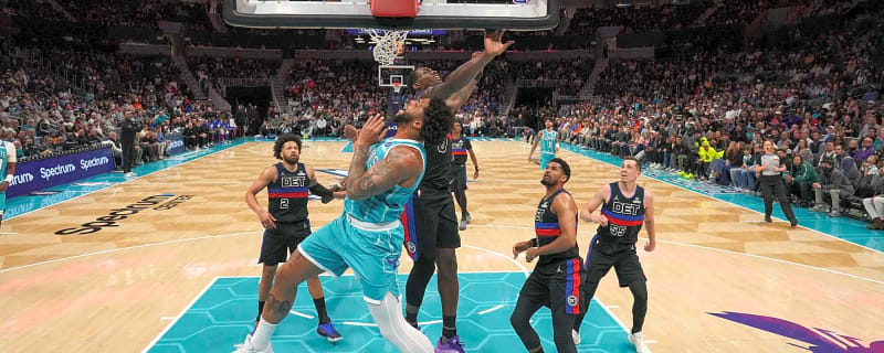 Bucks’ division rivals engage in crazy on-court brawl against the Hornets