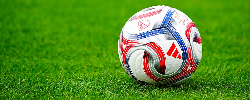 Sources: Man United given 'signal' to move for €60m transfer, Arsenal have also held talks