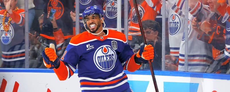 Oilers Trade Evander Kane to Canucks In Cap Clearing Deal