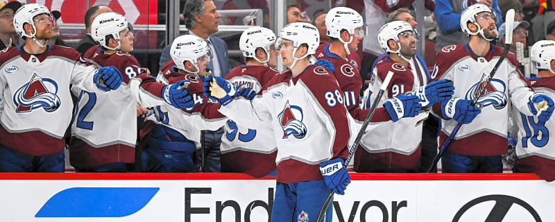 Avalanche clinch playoff spot with dominant win over Blackhawks