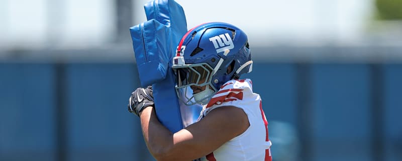Giants Cut LB Darius Muasau, DL Zacch Pickens in Final Roster Trims